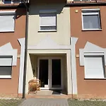 Apartment Indi